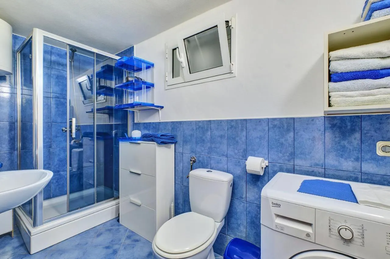 Guest house Apartmani Rukonic Aleksandar Nerezine