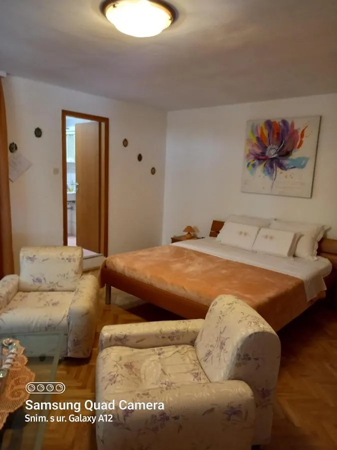 Apartmani Rukonic Aleksandar Nerezine 3*,  Croatia