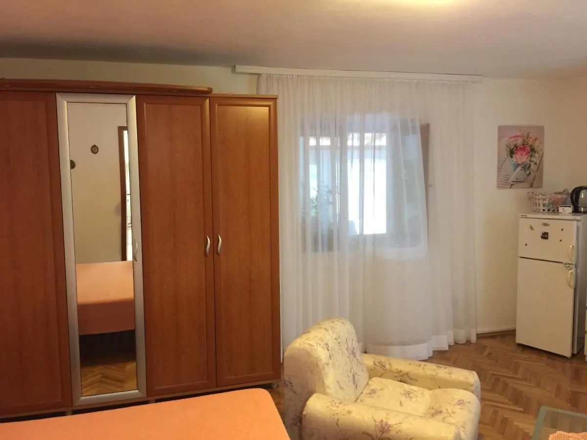 Apartmani Rukonic Aleksandar Nerezine 3*,