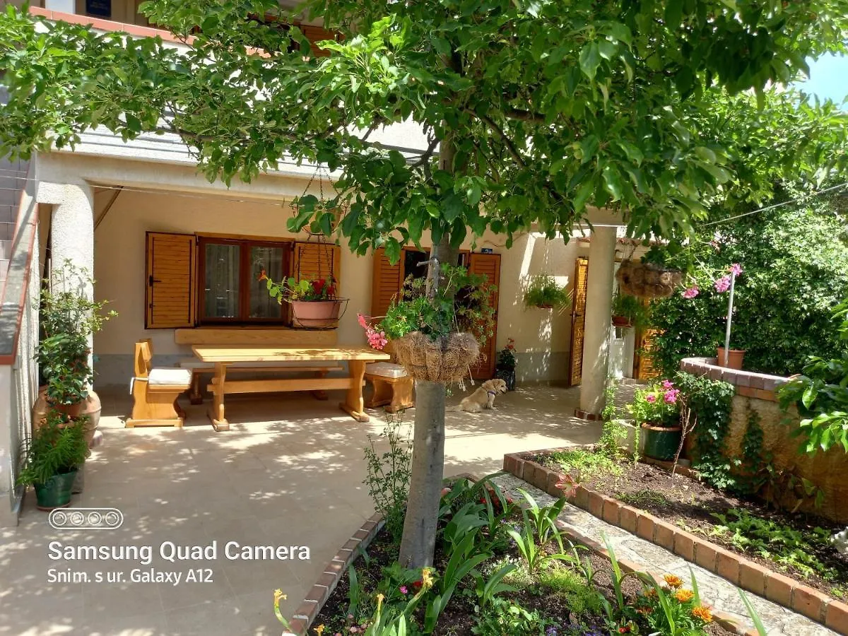 Apartmani Rukonic Aleksandar Nerezine Guest house