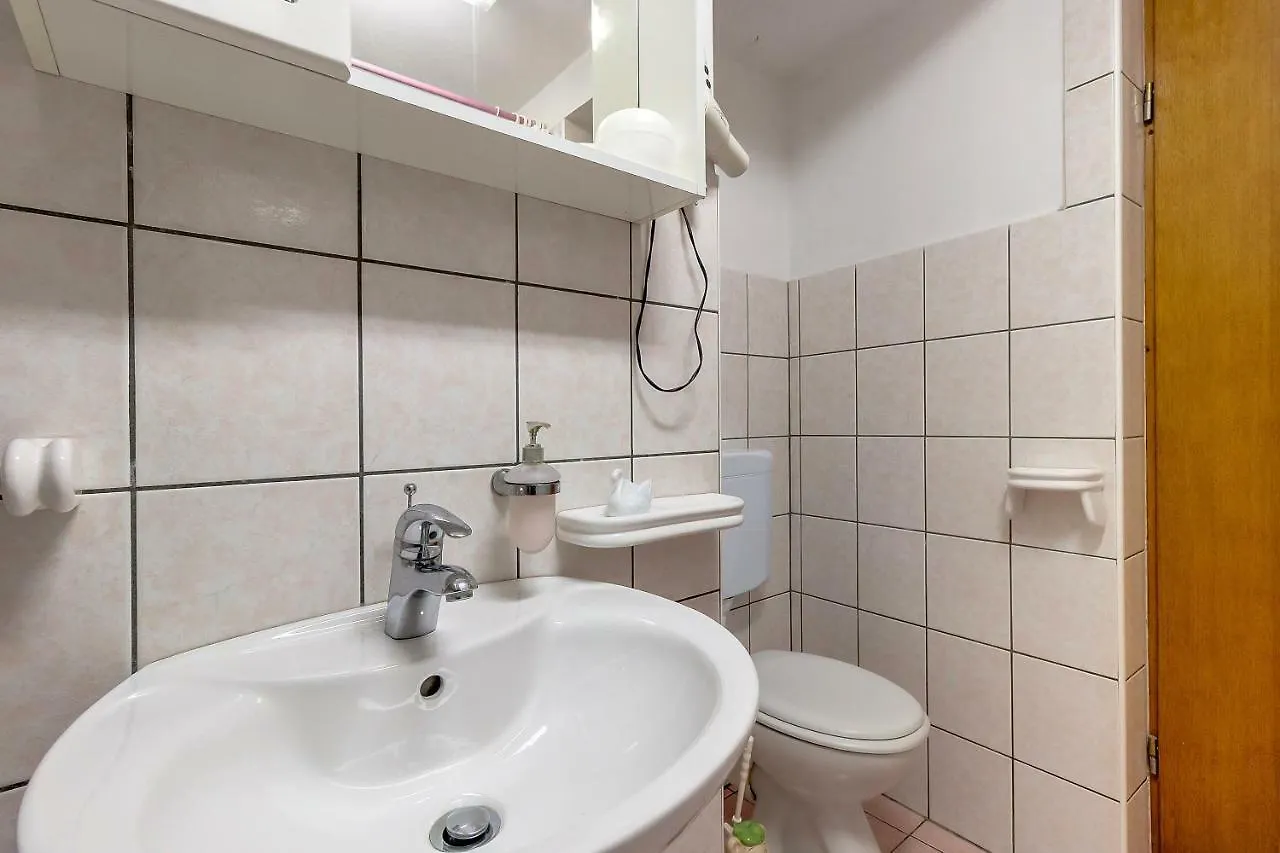 Guest house Apartmani Rukonic Aleksandar Nerezine