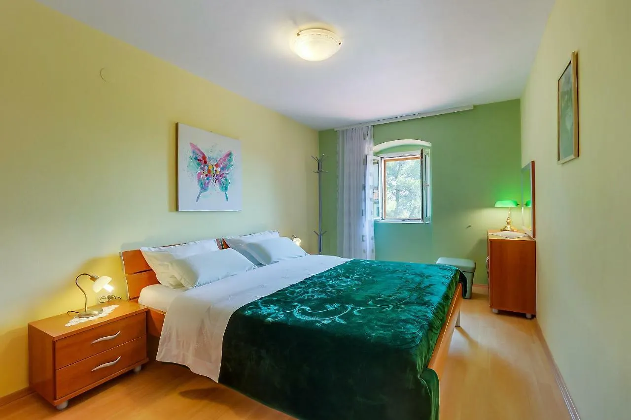 Guest house Apartmani Rukonic Aleksandar Nerezine