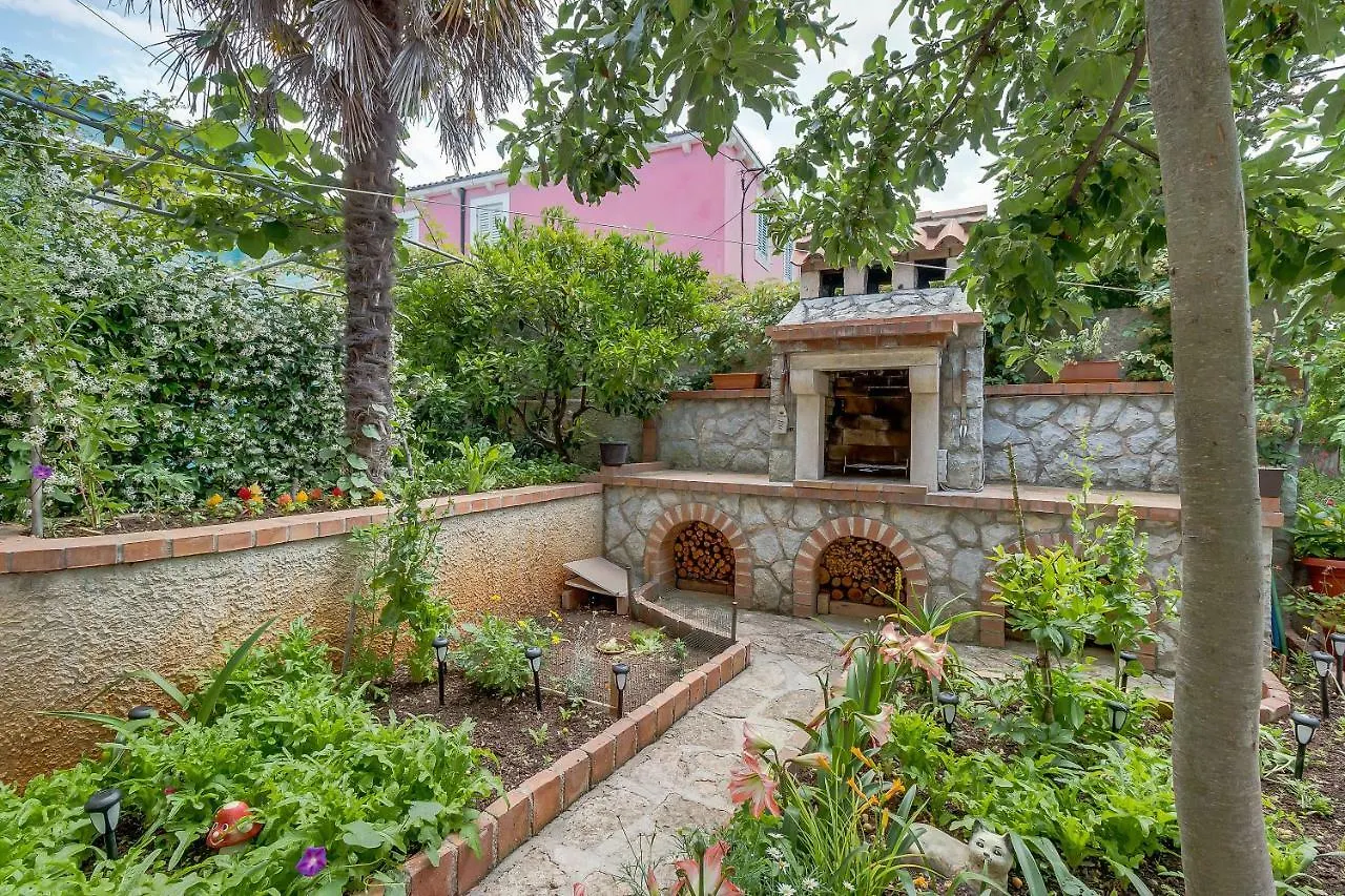 Guest house Apartmani Rukonic Aleksandar Nerezine
